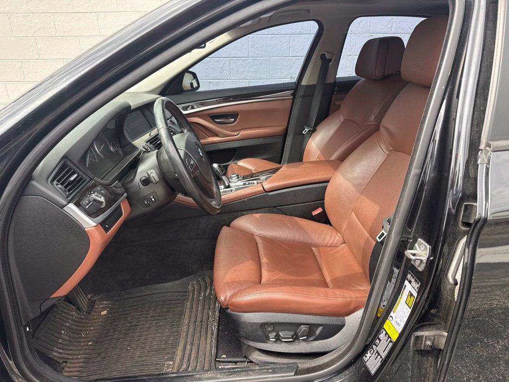2013 BMW 5 Series 535i xDrive - 23085196 - 6