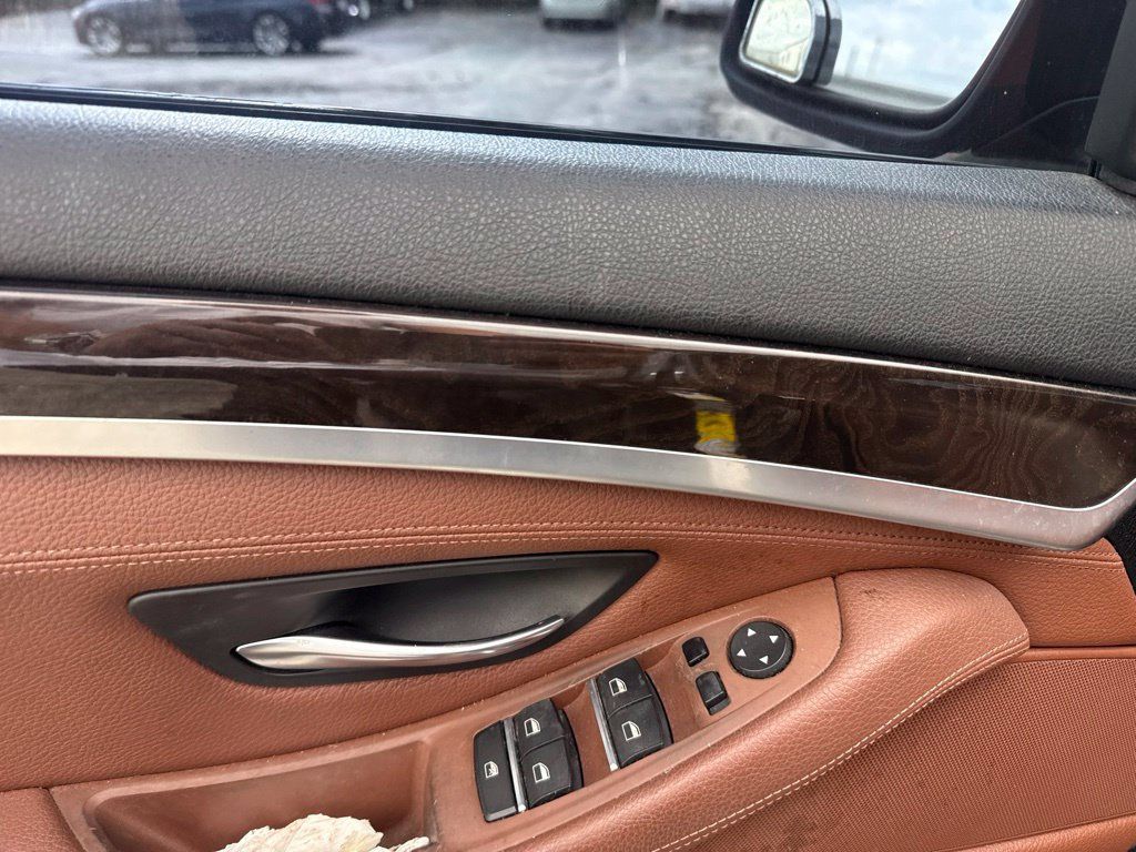 2013 BMW 5 Series 535i xDrive - 23085196 - 8