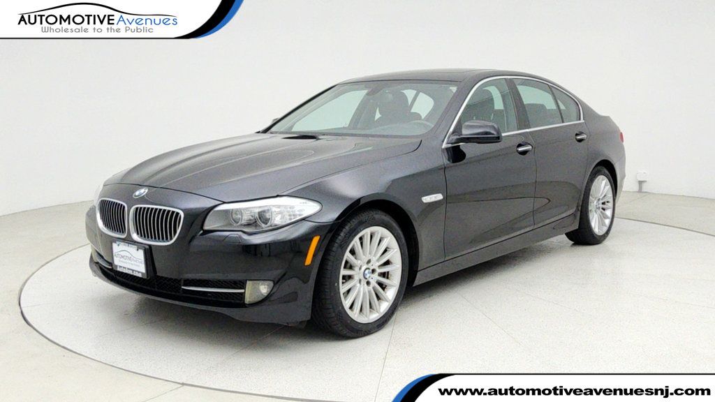 2013 BMW 5 Series 535i xDrive with Premium and Cold Weather Packages - 22945976 | Video 1