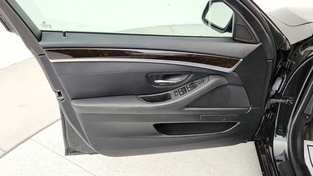 2013 BMW 5 Series 535i xDrive with Premium and Cold Weather Packages - 22945976 - 10