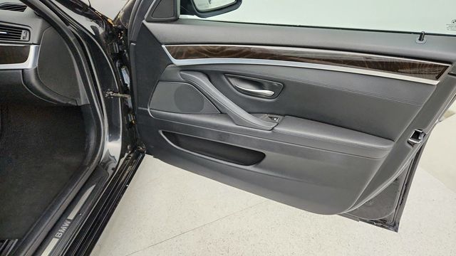 2013 BMW 5 Series 535i xDrive with Premium and Cold Weather Packages - 22945976 - 26