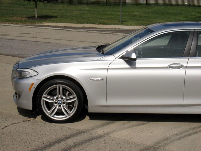 2013 BMW 5 Series 550i - 23093583 - 9
