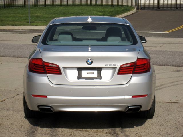 2013 BMW 5 Series 550i - 23093583 - 13