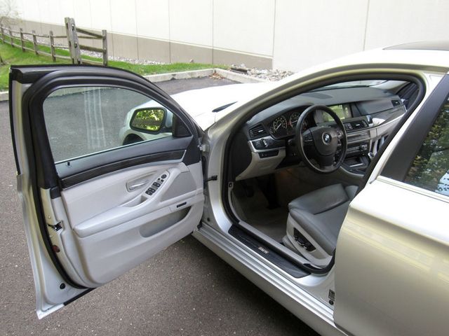 2013 BMW 5 Series 550i - 23093583 - 16