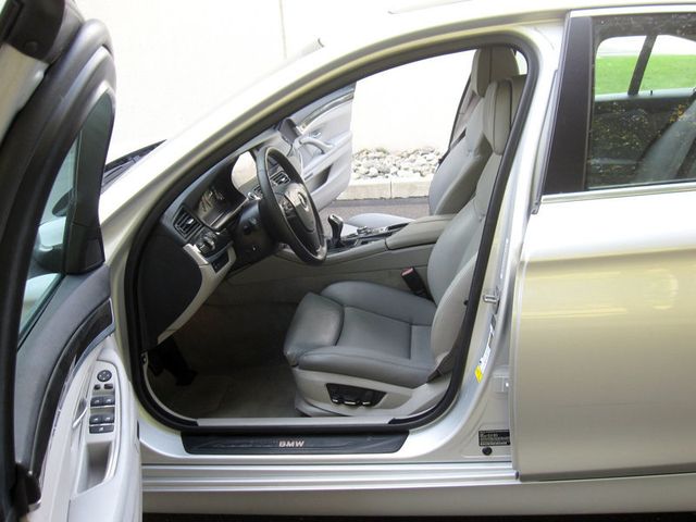 2013 BMW 5 Series 550i - 23093583 - 17