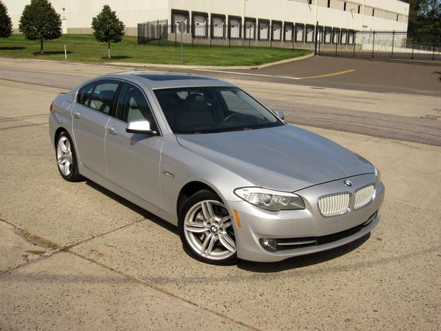 2013 BMW 5 Series 550i - 23093583 - 1