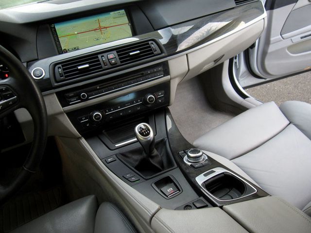 2013 BMW 5 Series 550i - 23093583 - 21