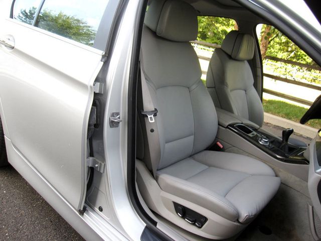 2013 BMW 5 Series 550i - 23093583 - 24