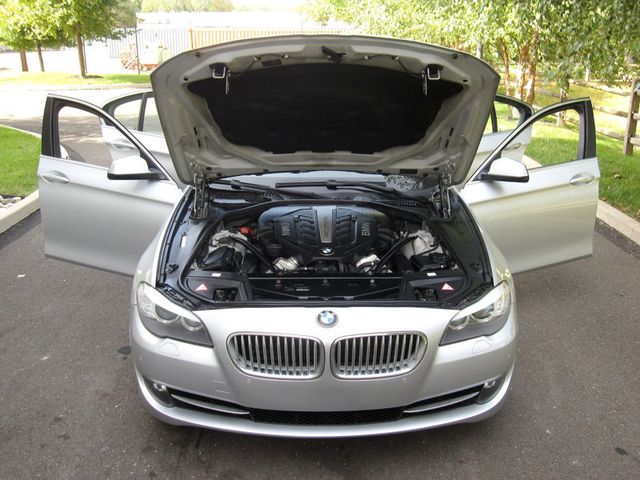 2013 BMW 5 Series 550i - 23093583 - 31