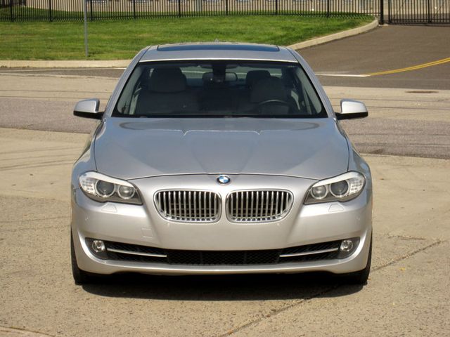 2013 BMW 5 Series 550i - 23093583 - 4