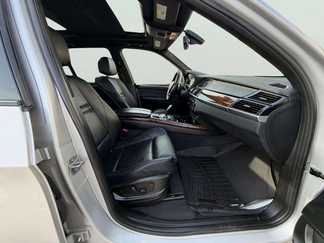 2013 BMW X5 xDrive50i - 22979611 - 24