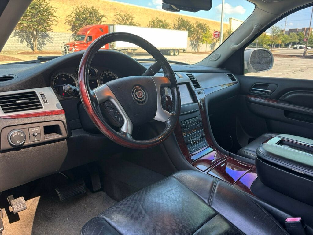 2013 Cadillac Escalade Premium photo 2