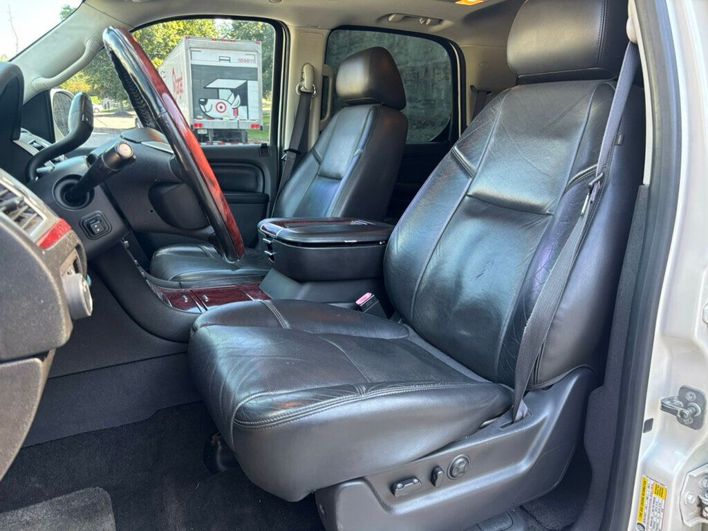 2013 Cadillac Escalade Premium photo 3