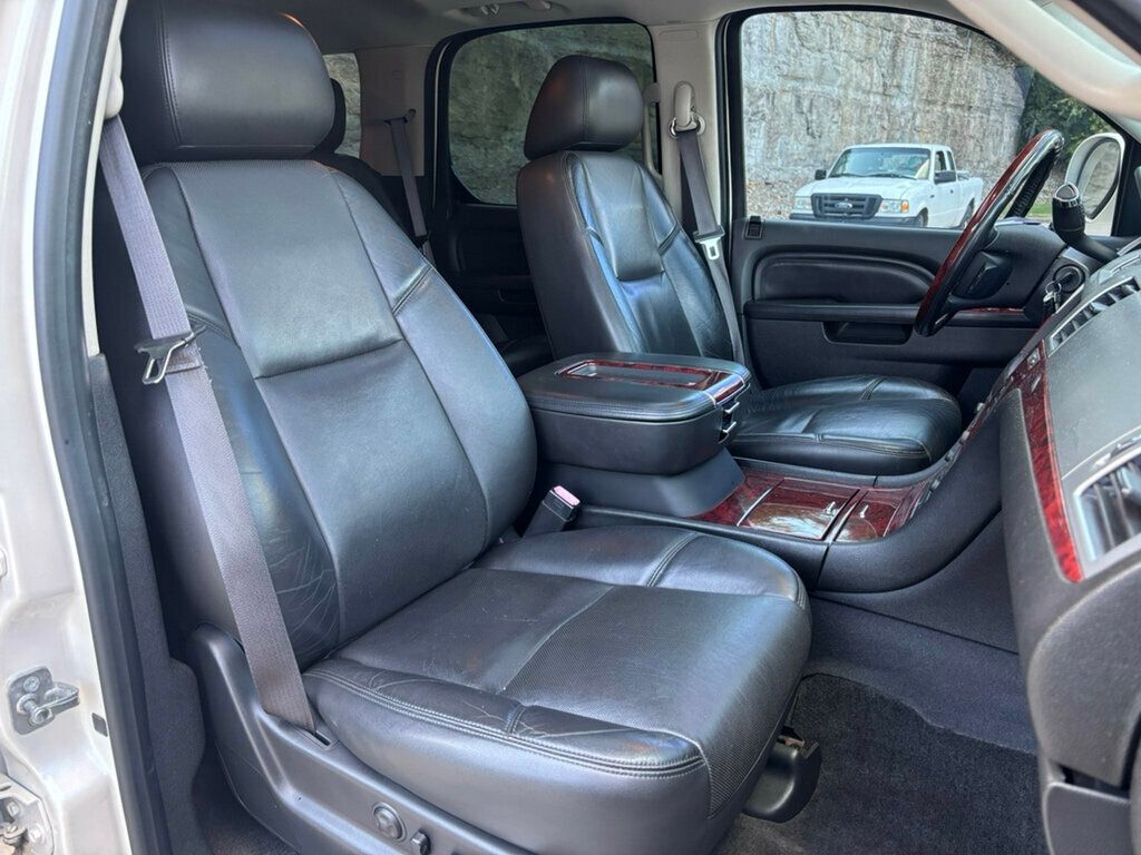 2013 Cadillac Escalade Premium photo 4