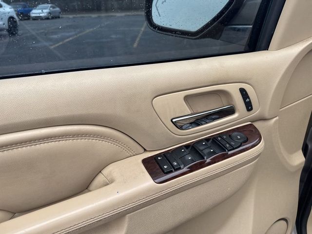 2013 Cadillac Escalade AWD 4dr Premium - 22995526 - 16