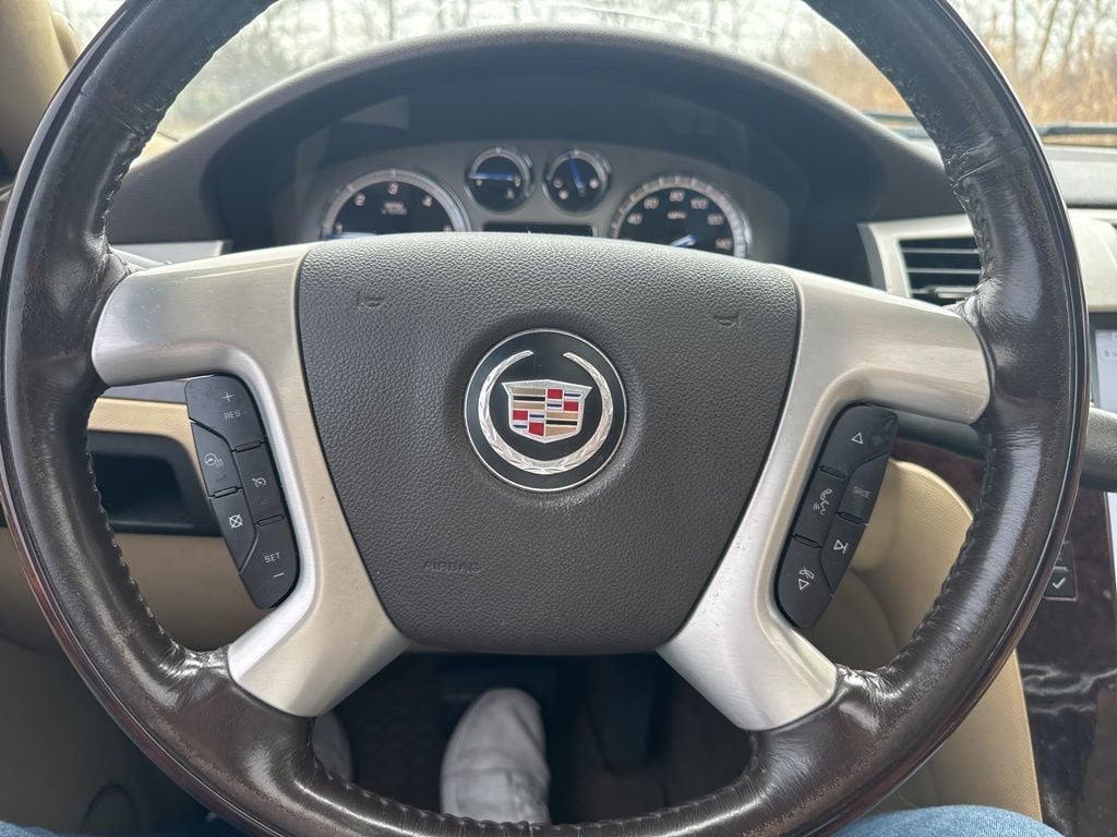 2013 Cadillac Escalade AWD 4dr Premium - 22995526 - 17