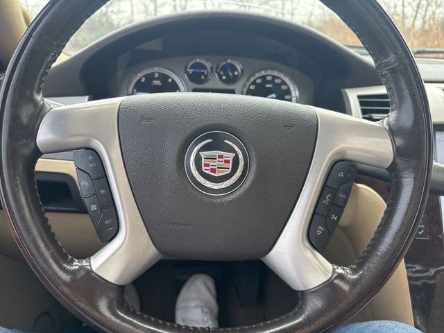 2013 Cadillac Escalade AWD 4dr Premium - 22995526 - 17