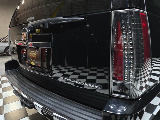 2013 Cadillac Escalade AWD 4dr Premium - 22974818 - 32