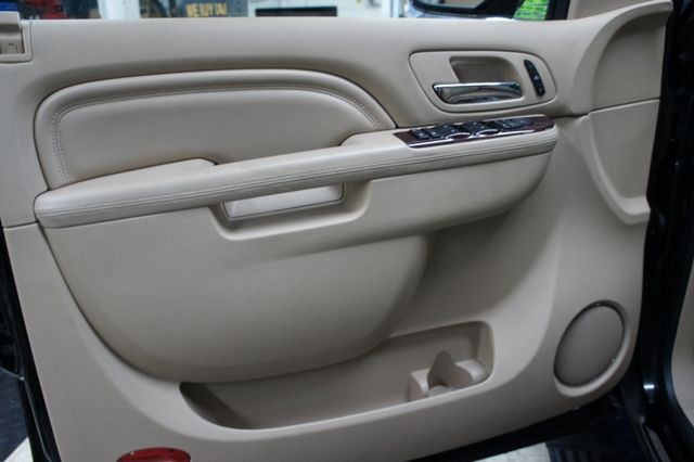 2013 Cadillac Escalade Premium AWD, 22" Rims, Great Shape!  - 23017173 - 25