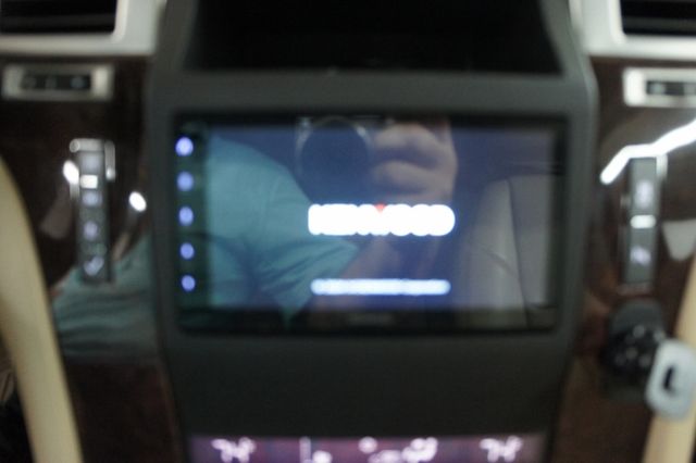 2013 Cadillac Escalade Premium AWD, 22" Rims, Great Shape!  - 23017173 - 30