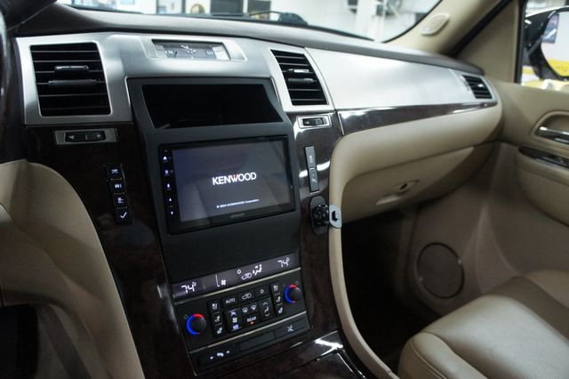 2013 Cadillac Escalade Premium AWD, 22" Rims, Great Shape!  - 23017173 - 31