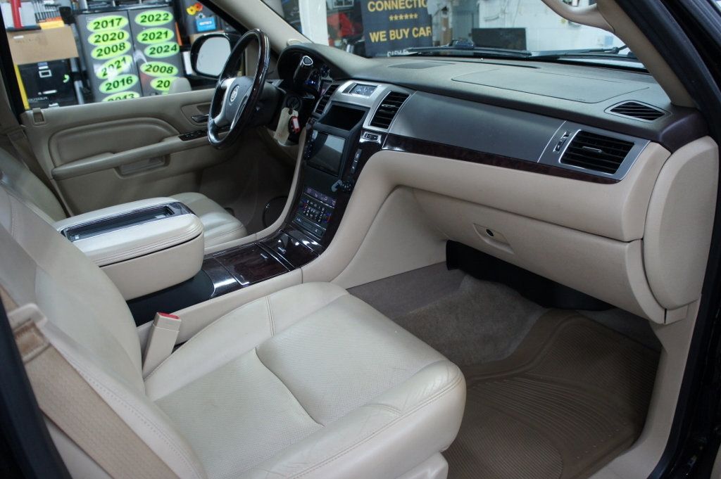 2013 Cadillac Escalade Premium AWD, 22" Rims, Great Shape!  - 23017173 - 3