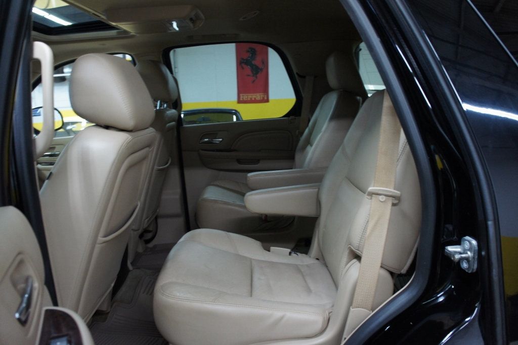 2013 Cadillac Escalade Premium AWD, 22" Rims, Great Shape!  - 23017173 - 39