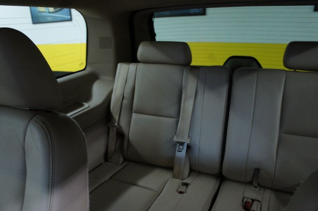 2013 Cadillac Escalade Premium AWD, 22" Rims, Great Shape!  - 23017173 - 40