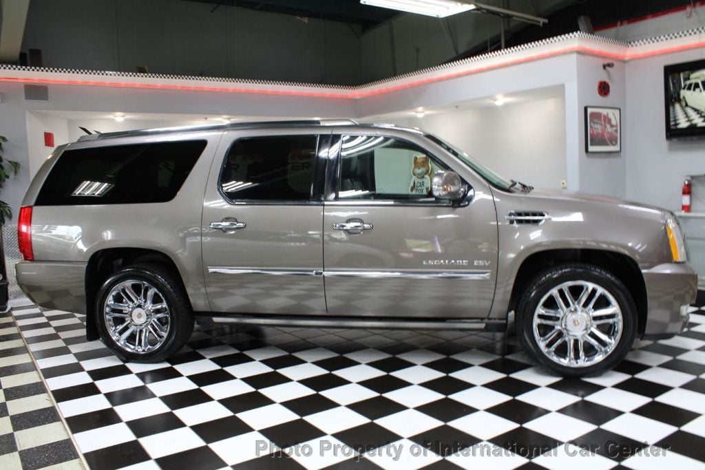 2013 Cadillac Escalade ESV Loaded - Just serviced!  - 22615219 - 2