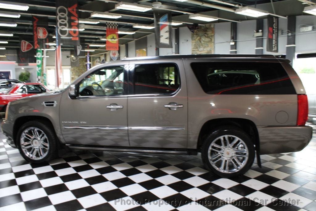 2013 Cadillac Escalade ESV Loaded - Just serviced!  - 22615219 - 7