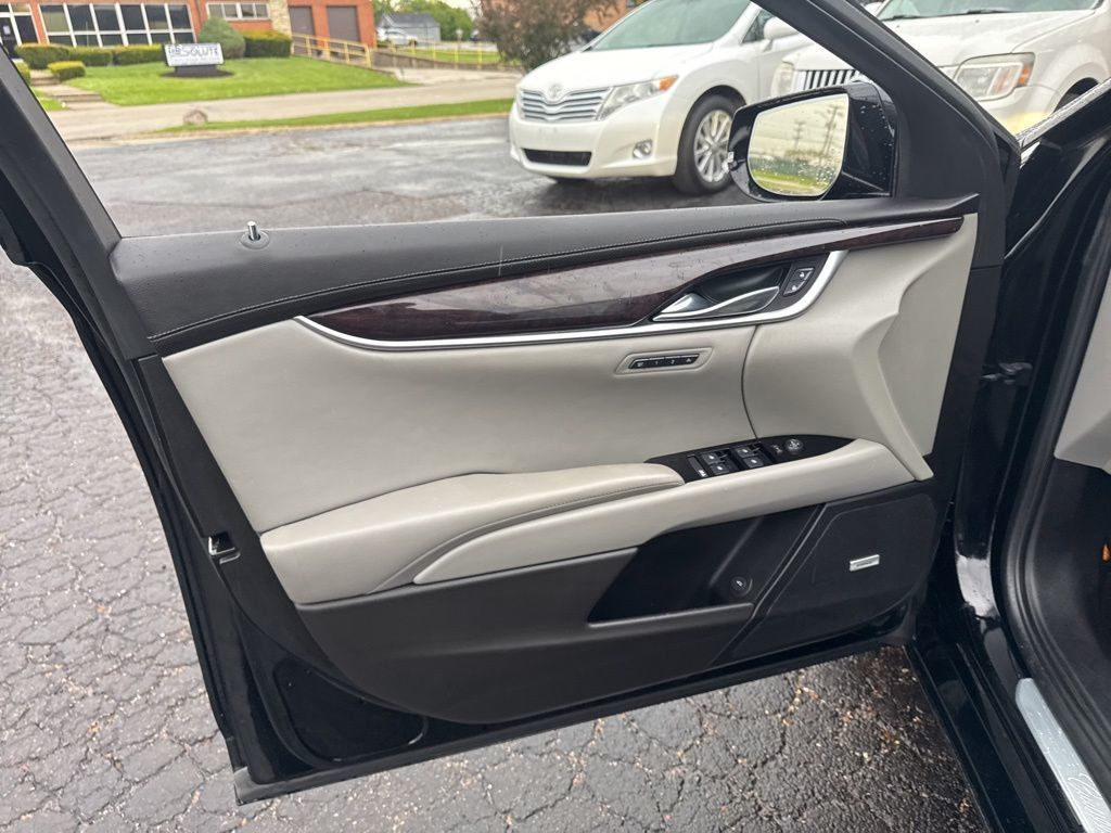 2013 Cadillac XTS 4dr Sedan Luxury AWD - 23021291 - 14