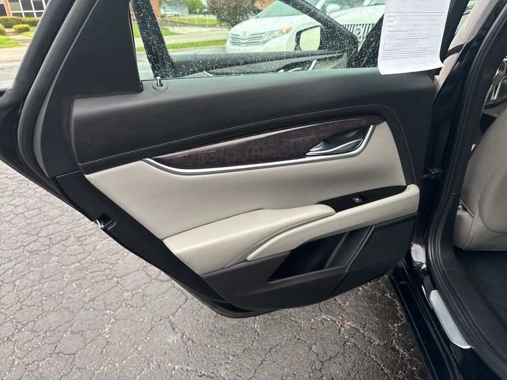 2013 Cadillac XTS 4dr Sedan Luxury AWD - 23021291 - 16