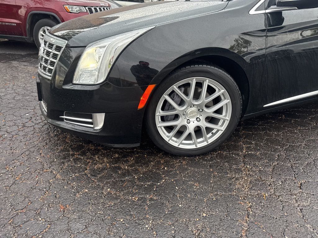 2013 Cadillac XTS 4dr Sedan Luxury AWD - 23021291 - 1