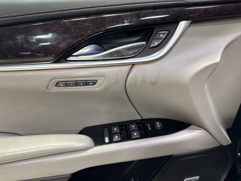 2013 Cadillac XTS 4dr Sedan Luxury AWD - 23021291 - 23