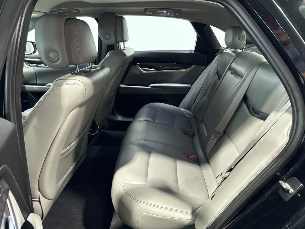 2013 Cadillac XTS 4dr Sedan Luxury AWD - 23021291 - 24