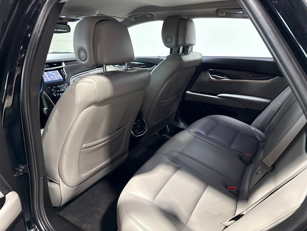 2013 Cadillac XTS 4dr Sedan Luxury AWD - 23021291 - 26
