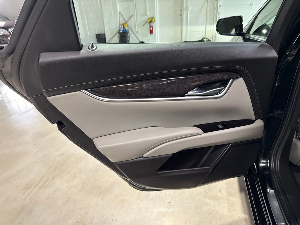 2013 Cadillac XTS 4dr Sedan Luxury AWD - 23021291 - 27