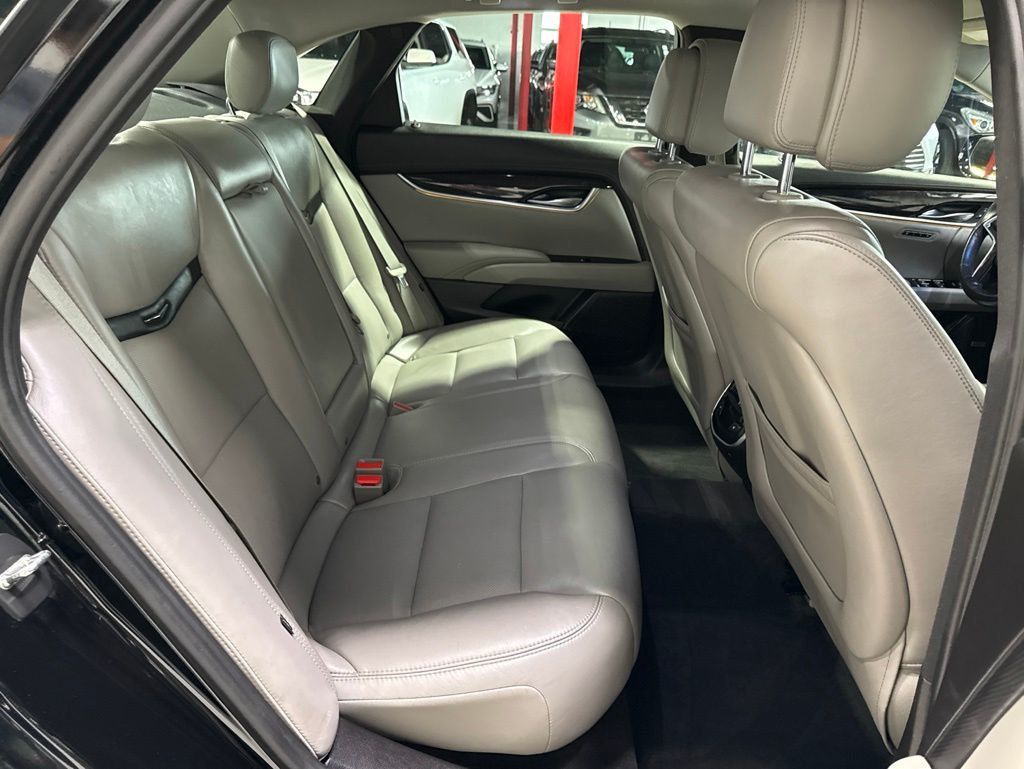 2013 Cadillac XTS 4dr Sedan Luxury AWD - 23021291 - 31