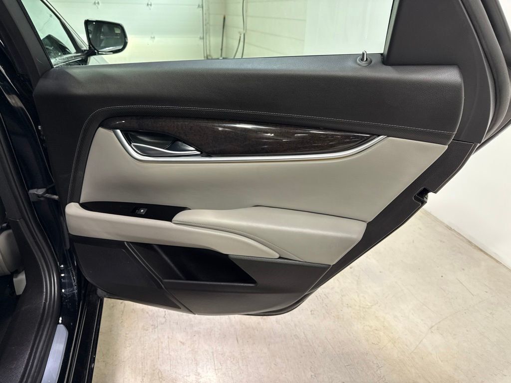 2013 Cadillac XTS 4dr Sedan Luxury AWD - 23021291 - 32
