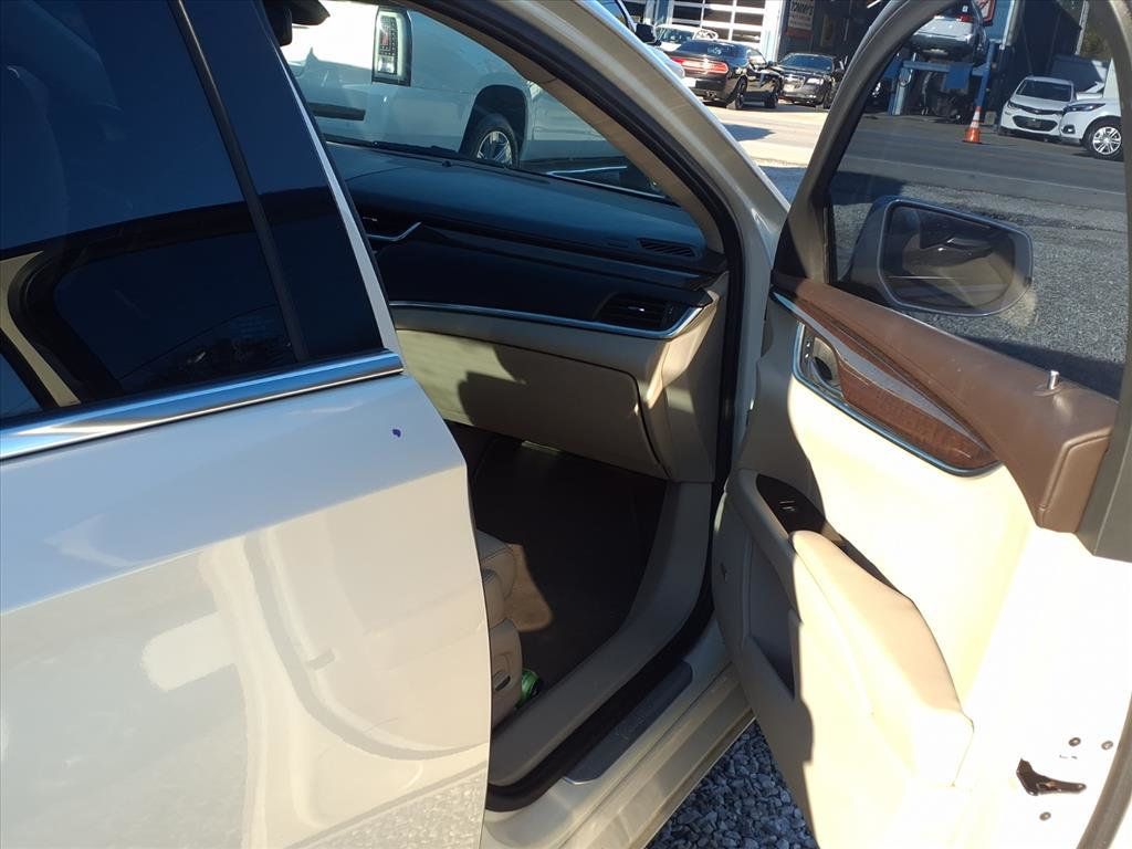 2013 Cadillac XTS 4dr Sedan Luxury AWD - 22941331 - 21