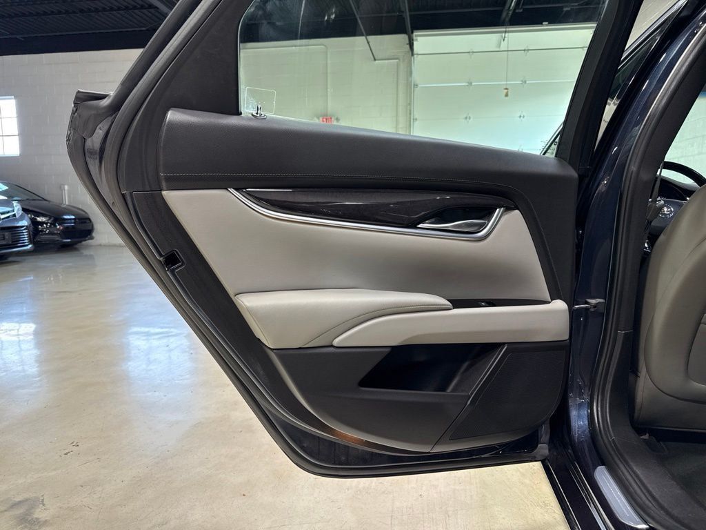 2013 Cadillac XTS 4dr Sedan Luxury FWD - 23075072 - 19