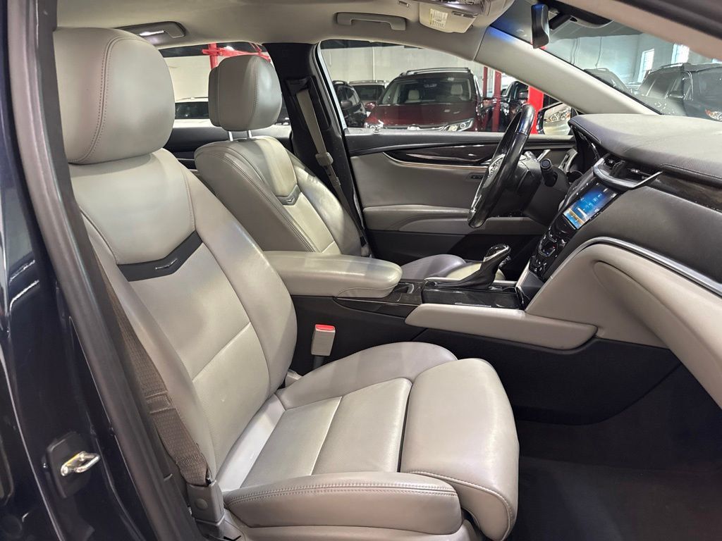 2013 Cadillac XTS 4dr Sedan Luxury FWD - 23075072 - 23