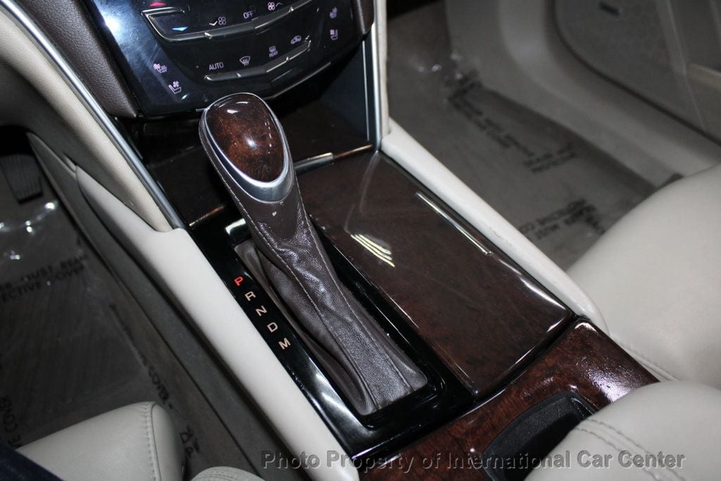 2013 Cadillac XTS Luxury photo 15