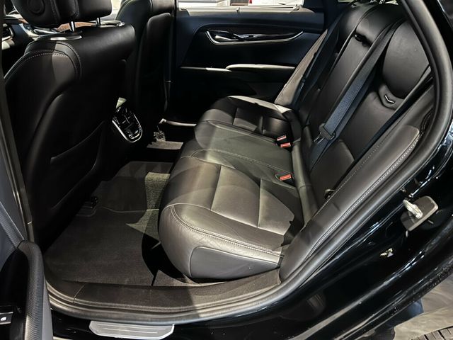 2013 Cadillac XTS Premium Collection, HUD, Heated Cooled seats - 23074651 - 24