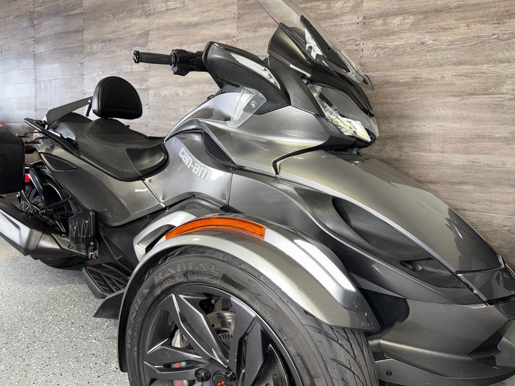 2013 Can-Am Spyder ST-S SE5 SUPER CLEAN! - 23046562 | Video 2