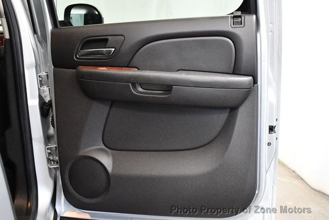 2013 Chevrolet Avalanche 4WD Crew Cab LTZ - 22984712 - 17