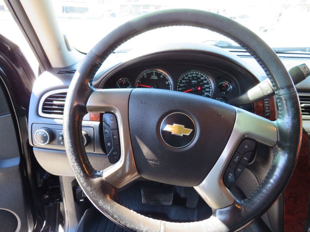 2013 Chevrolet Avalanche 4WD Crew Cab LTZ - 22776329 - 7