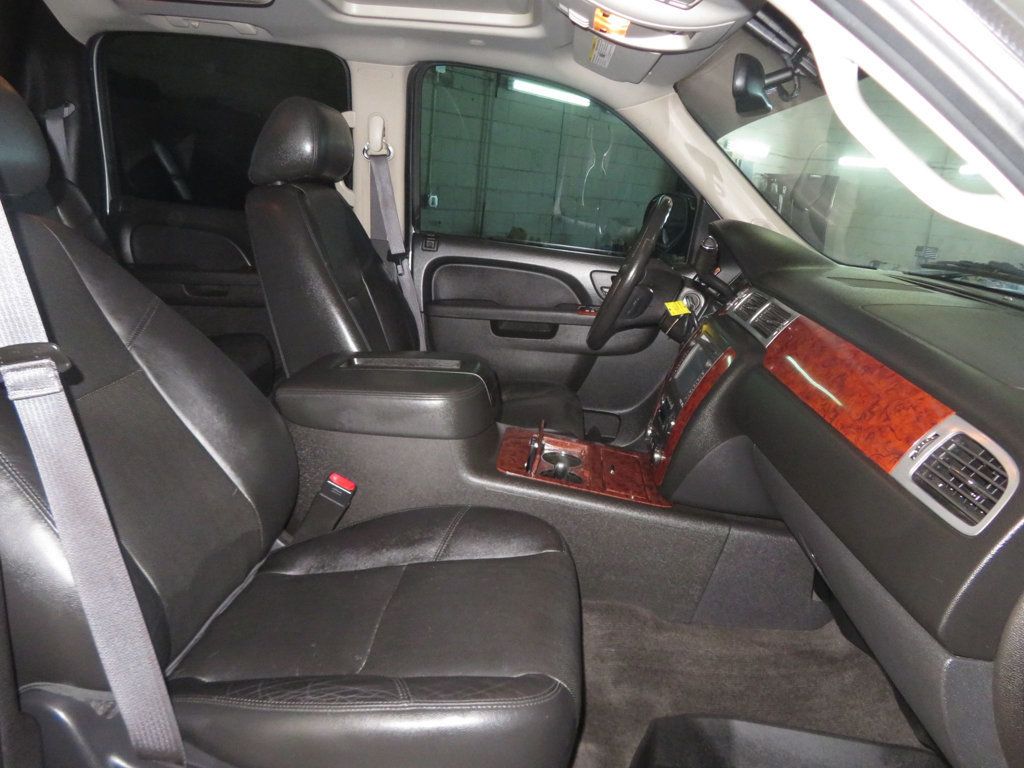 2013 Chevrolet Avalanche LTZ BLACK DIAMOND EDITION 4X4 AVALANCHE LIFTED EXTRA CLEAN  - 22992490 - 33