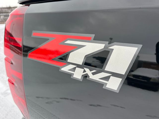 2013 Chevrolet Avalanche Z71 Off-Road Black Diamond - 22950734 - 18