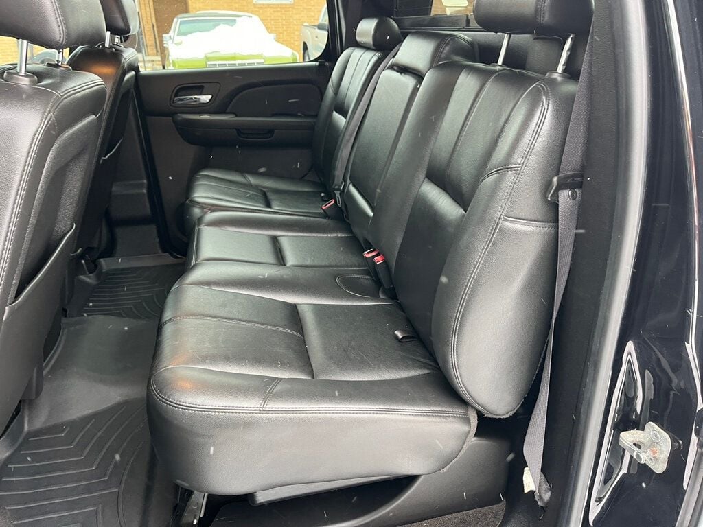 2013 Chevrolet Avalanche Z71 Off-Road Black Diamond - 22950734 - 38